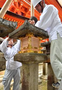 徳川頼宣寄進の石燈籠