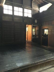 かつての台所の土間。職人らが食事をとっていたという