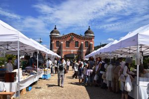 「最後の矯正展」は大勢の来場者で賑わった