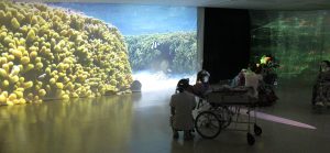 壁や天井に魚や動物が投影された「ゆめ水族園」