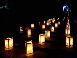 昨年の「お彼岸万燈会」の様子