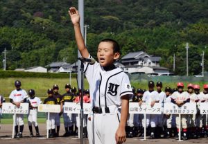 力強く選手宣誓するやまとの是沢天晴主将