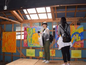 「はならぁと」では町屋に現代アートが展示された