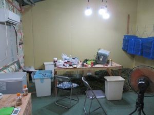 大麻工場の事務所