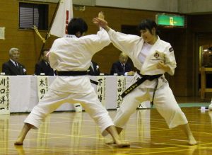気迫のこもった演技を見せる拳士= 奈良県王寺町の王寺アリーナ