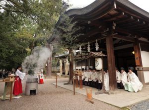 「正遷宮」に向けての「正精進」入りに際し行われた「御湯之儀」=奈良市の春日大社