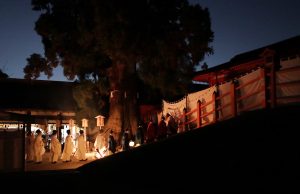 ご神体が本殿に戻る「正遷宮」（門井聡撮影）