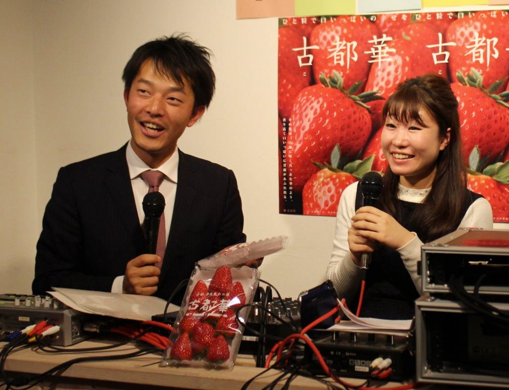 「まるごっと奈良」に出演する胎中謙吾さん（左）と吉田愛さん