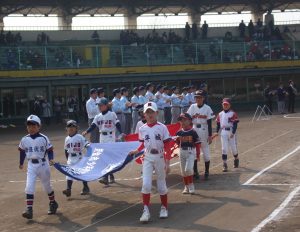 野球3 旗行進jpg