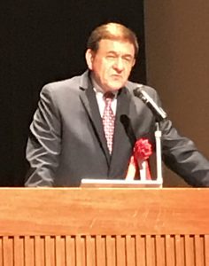 憲法改正を訴えるケント・ギルバートさん