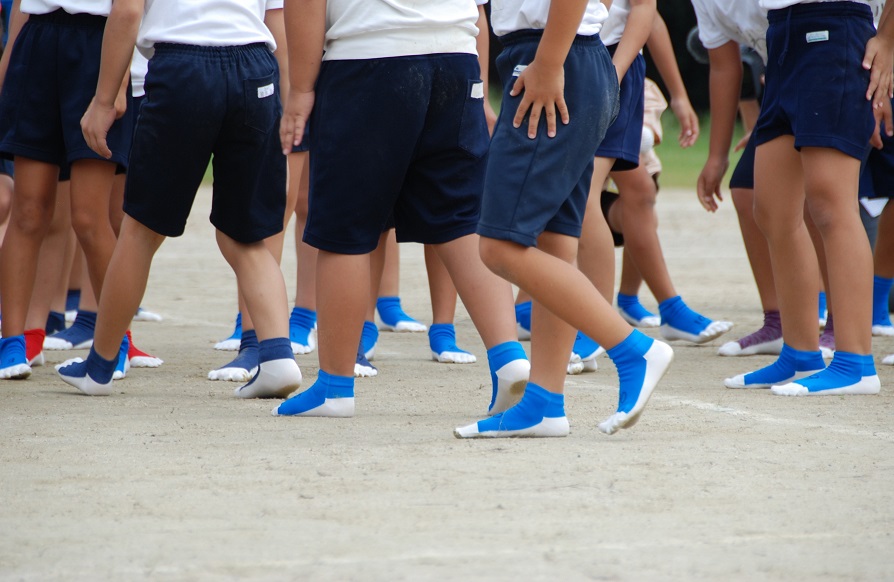 裸足感覚でスポーツができる「はだし靴下」