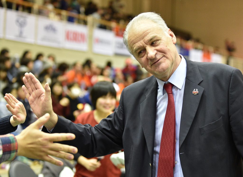 普段は柔和なジェリコ・パブリセビッチ・ヘッドコーチ。ゲーム中は激しい