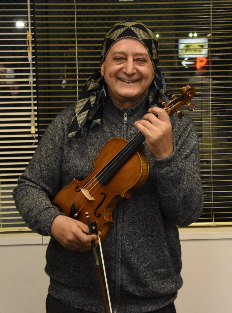 【やまと人巡り】ポーズ　アテフ・ハリムさん